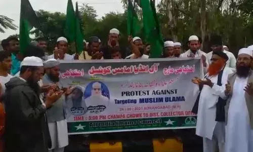 पॉप्युलर फ्रंट संघटनेच्यावतीने हजरत मौलाना सिद्दिकी यांच्या अटकेच्या विरोधात निदर्शने