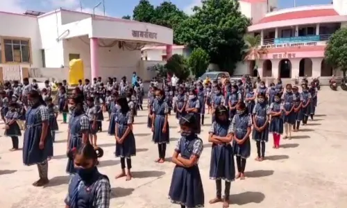 हिवरे बाजार येथील शाळा सुरू होऊन 100 दिवस पूर्ण झाल्यानिमित्त आनंदोत्सव साजरा हिवरे बाजार येथील शाळा सुरू होऊन 100 दिवस पूर्ण झाल्यानिमित्त आनंदोत्सव साजरा