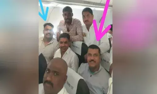 आमदार निलेश लंके यांचा विमानातील फोटो ट्विट करत चित्रा वाघ यांनी साधला निशाणा आमदार निलेश लंके यांचा विमानातील फोटो ट्विट करत चित्रा वाघ यांनी साधला निशाणा