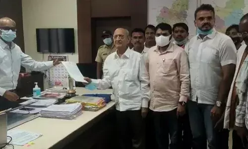 येळगाव धरणाचा विसर्ग कमी करण्याबाबत जिल्हाधिकाऱ्यांना निवेदन येळगाव धरणाचा विसर्ग कमी करण्याबाबत जिल्हाधिकाऱ्यांना निवेदन