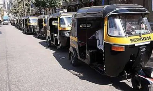 औरंगाबादमध्ये ऑटोरिक्षा प्रवास सहा रुपयांनी महागणार औरंगाबादमध्ये ऑटोरिक्षा प्रवास सहा रुपयांनी महागणार