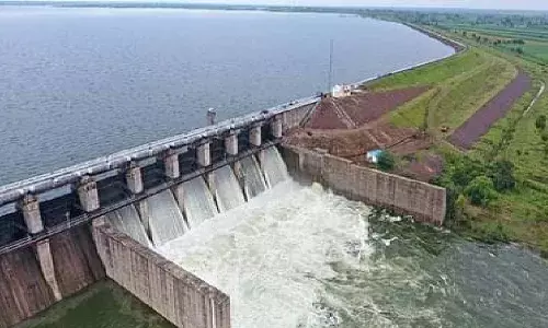 मांजरा धरणाचे सर्व १८ दरवाजे उघडले; नदी काठच्या शेतीचे प्रचंड नुकसान मांजरा धरणाचे सर्व १८ दरवाजे उघडले; नदी काठच्या शेतीचे प्रचंड नुकसान