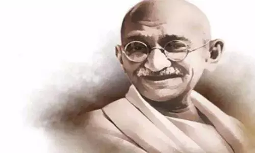 गांधी जयंती 2021: गांधी जयंती निमित्त, आपल्या जवळच्या व्यक्तींना पाठवा गांधीजींचे विशेष संदेश गांधी जयंती 2021: गांधी जयंती निमित्त, आपल्या जवळच्या व्यक्तींना पाठवा गांधीजींचे विशेष संदेश