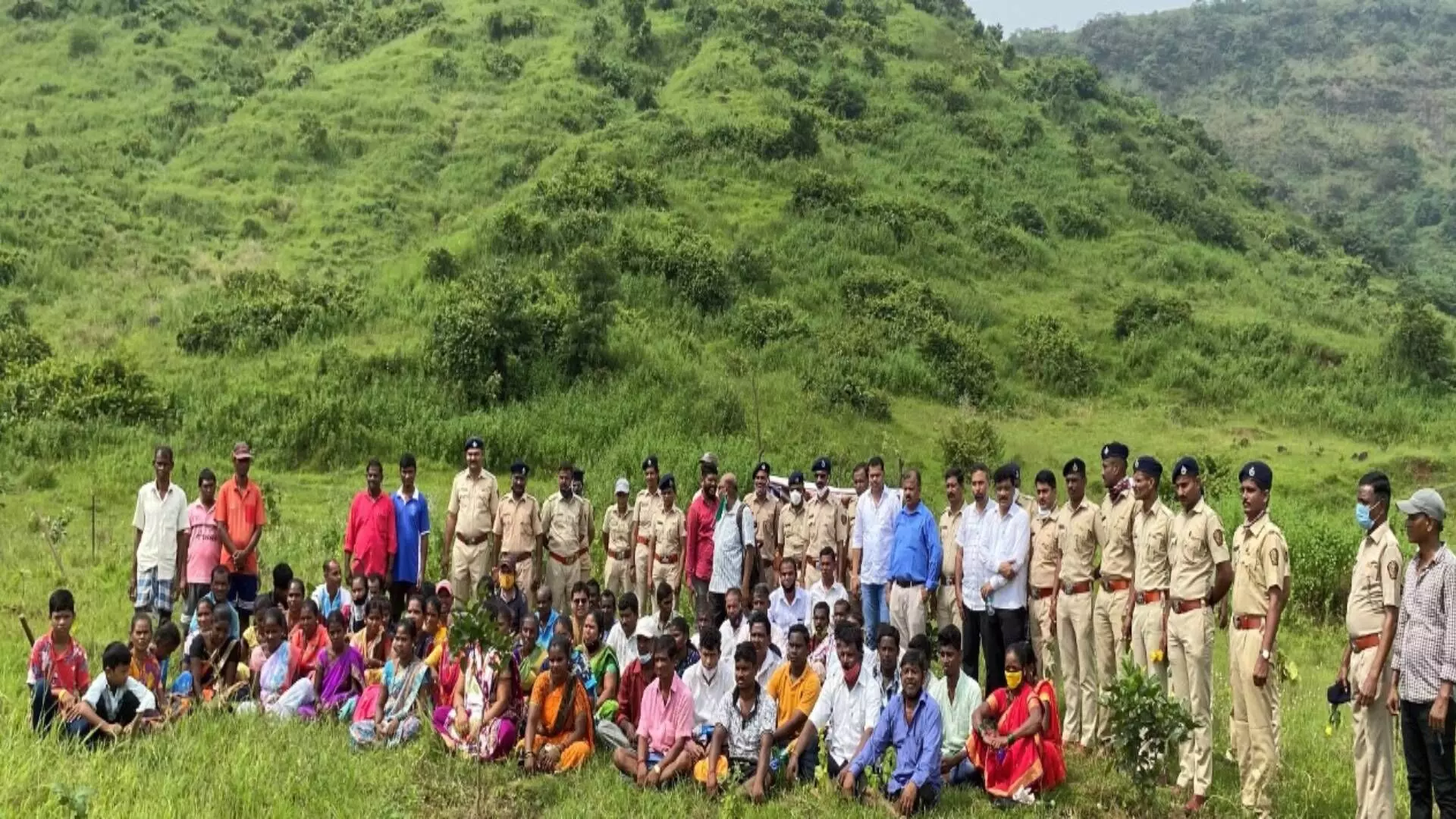 नवी मुंबईत १०० एकरावरील मानवनिर्मित जंगलासाठी आदिवासी बांधवांचा पुढाकार