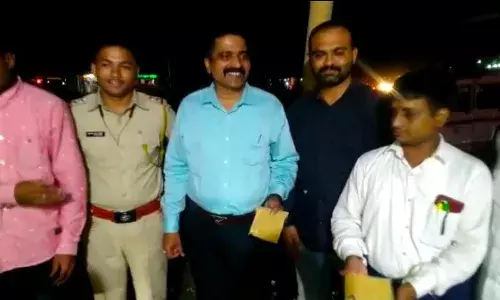 धुळ्यात तब्बल अर्धा किलो ब्राऊन शुगर जप्त; आंतरराष्ट्रीय बाजारात सुमारे दिड कोटींपेक्षा अधिक किंमत धुळ्यात तब्बल अर्धा किलो ब्राऊन शुगर जप्त; आंतरराष्ट्रीय बाजारात सुमारे दिड कोटींपेक्षा अधिक किंमत