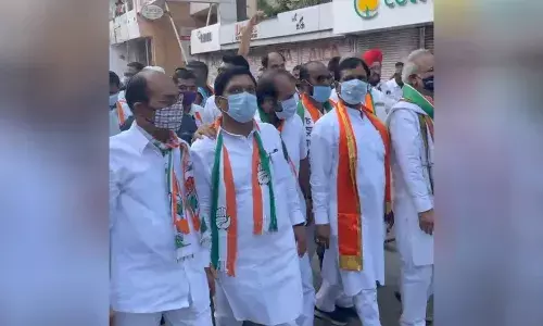 Video: औरंगाबादेत दुकाने बंद करण्यासाठी महाविकास आघाडीचे नेते रस्त्यावर Video: औरंगाबादेत दुकाने बंद करण्यासाठी महाविकास आघाडीचे नेते रस्त्यावर