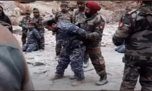 Fact Check: भारतीय सैनिकांनी खरंच चिनी सैनिकांना पकडले का? Fact Check: भारतीय सैनिकांनी खरंच चिनी सैनिकांना पकडले का?