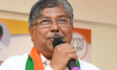 चंद्रकांत पाटील यांची भाषा घसरली, शरद पवार यांचा एकेरी उल्लेख चंद्रकांत पाटील यांची भाषा घसरली, शरद पवार यांचा एकेरी उल्लेख