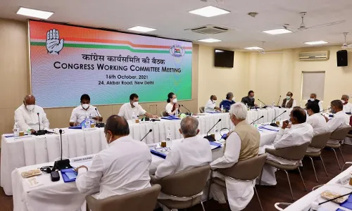 मी काँग्रेसची पूर्णवेळ अध्यक्ष सोनिया गांधींनी नाराज नेत्यांना सुनावले मी काँग्रेसची पूर्णवेळ अध्यक्ष सोनिया गांधींनी नाराज नेत्यांना सुनावले