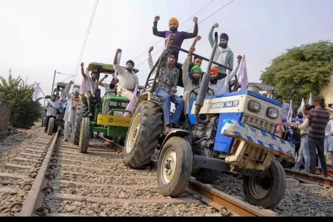 #Lakhimpur : केंद्रीय मंत्री अजय मिश्रांना हटवण्याच्या मागणीसाठी शेतकरी आक्रमक, उ. भारतात रेल रोको