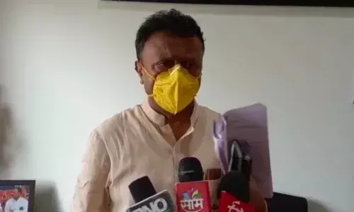 10 हजार कोटींचे पॅकेज हे राज्यातील शेतकऱ्यांना पुरेसं नाही- डॉ.राजेंद्र शिंगणे 10 हजार कोटींचे पॅकेज हे राज्यातील शेतकऱ्यांना पुरेसं नाही- डॉ.राजेंद्र शिंगणे