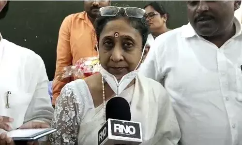 दलित पँथरचं अध्यक्षपद मल्लिका ढसाळ यांनी सोडले…