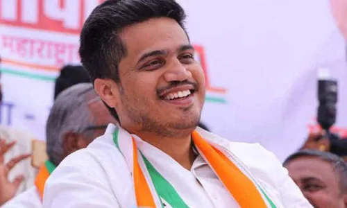 ब्रेड मिळत नाही तर केक खा ; इंधन दरवाढीवरून आमदार रोहित पवार यांची केंद्रावर टीका ब्रेड मिळत नाही तर केक खा ; इंधन दरवाढीवरून आमदार रोहित पवार यांची केंद्रावर टीका