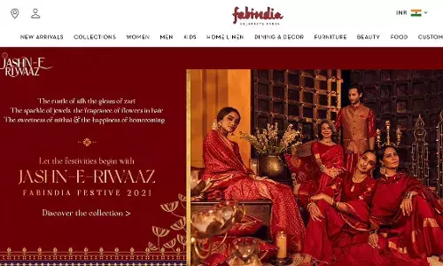 #FabIndia च्या जाहीरातीवरुन धार्मिक भावना दुखावल्याचा वादाला पुन्हा फोडणी #FabIndia च्या जाहीरातीवरुन धार्मिक भावना दुखावल्याचा वादाला पुन्हा फोडणी
