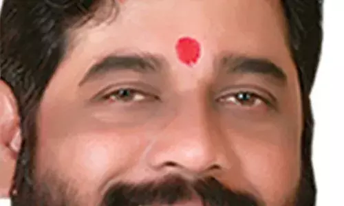 एकनाथ शिंदे कोजागिरी पौर्णिमेनिमित्त ज्योतिषाकडे, चर्चेला उधाण... एकनाथ शिंदे कोजागिरी पौर्णिमेनिमित्त ज्योतिषाकडे, चर्चेला उधाण...