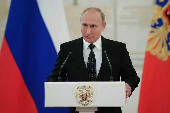 कोरोना नियंत्रणासाठी रशियाचे अध्यक्ष पुतीन यांची नॉन वर्किंग विकची घोषणा