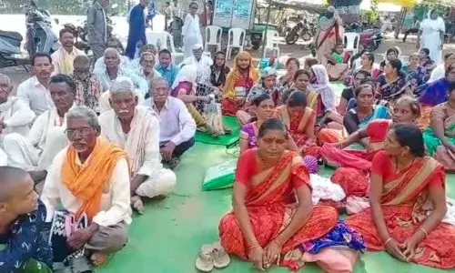 विविध मागण्यासाठी आंबेडकरवादी संघर्ष पार्टीतर्फे धरणे आंदोलन विविध मागण्यासाठी आंबेडकरवादी संघर्ष पार्टीतर्फे धरणे आंदोलन