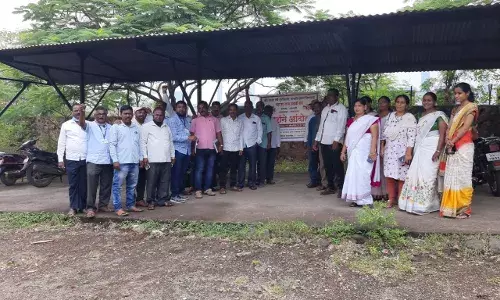 तलाठ्यांचे राज्यव्यापी कामबंद आंदोलन, दाखल्यांसाठी विद्यार्थ्यांची फरफट तलाठ्यांचे राज्यव्यापी कामबंद आंदोलन, दाखल्यांसाठी विद्यार्थ्यांची फरफट