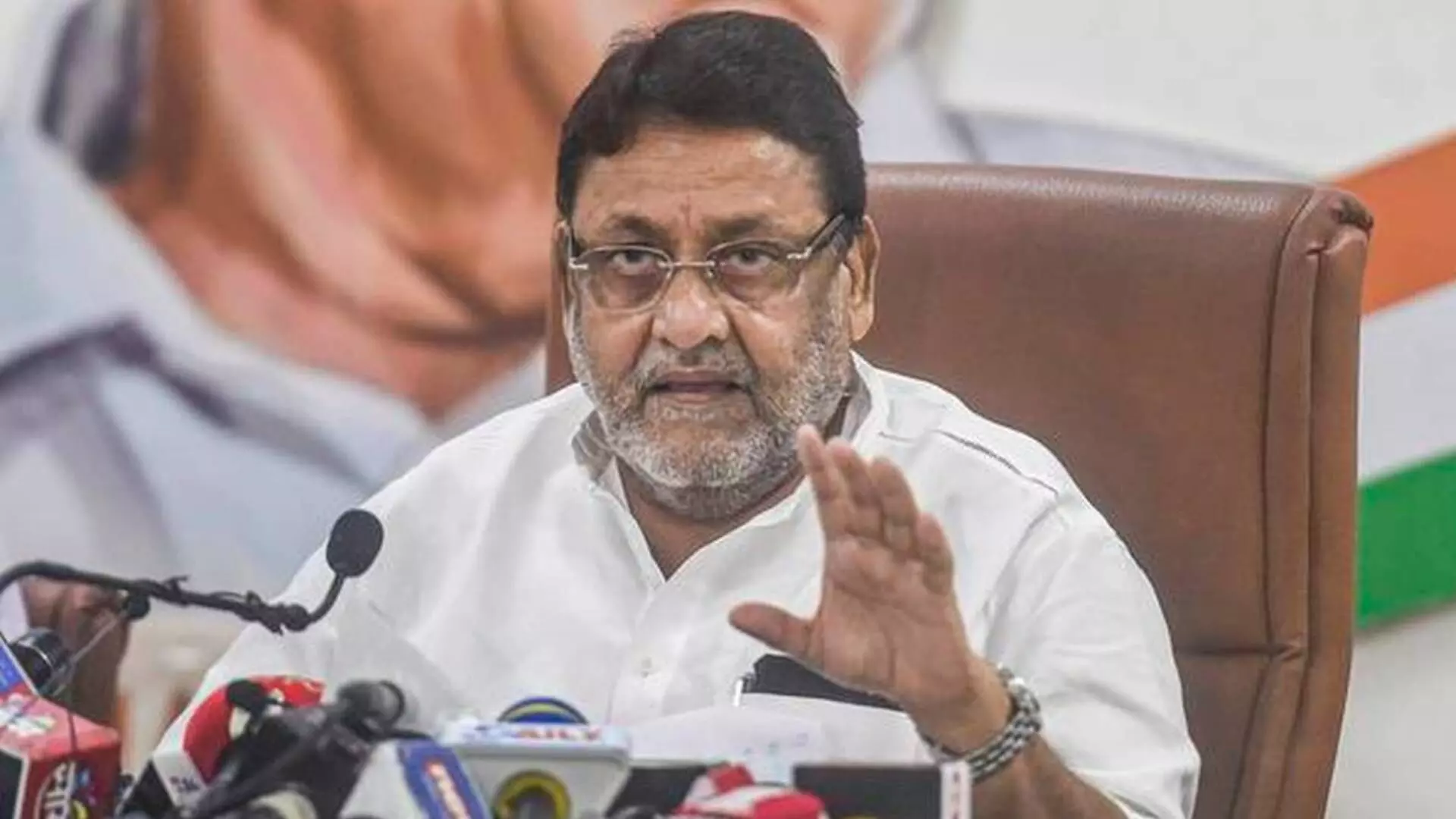 नवाब मलिक यांचा समीर वानखेडेंवर अवैध फोन टॅपिंगचा गंभीर आरोप