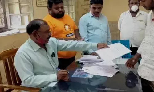 मॅक्समहाराष्ट्राच्या वृत्तानंतर तलाठ्यांचं आंदोलन मागे मॅक्समहाराष्ट्राच्या वृत्तानंतर तलाठ्यांचं आंदोलन मागे