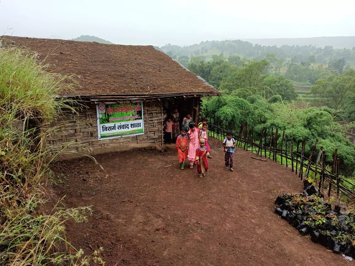 आदिवासी विद्यार्थ्यांची शिक्षणासाठी धडपड, बांबूशाळा ठरतेय आधार...