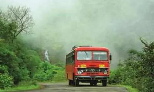 दिवाळीच्या तोंडावर एसटीची भाडेवाढ, सामान्यांना फटका दिवाळीच्या तोंडावर एसटीची भाडेवाढ, सामान्यांना फटका