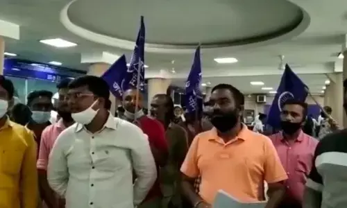 रेल्वे तिकीट द्या अन्यथा रुळावरून उतरून तीव्र आंदोलन करण्याचा आरपीआयचा इशारा रेल्वे तिकीट द्या अन्यथा रुळावरून उतरून तीव्र आंदोलन करण्याचा आरपीआयचा इशारा