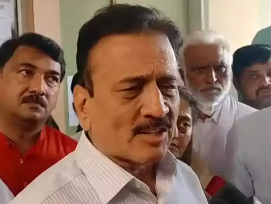 जळगाव जिल्हा बँक निवडणुकीवर भाजपचा बहिष्कार; भाजपच्या सर्व उमेदवारांनी अर्ज घेतले मागे