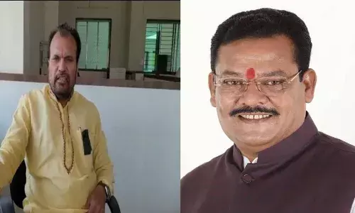शिवसेना आमदाराच्या वादग्रस्त विधानानंतर ग्रामसेवक आक्रमक; राज्यातील 22 हजार ग्रामसेवक संपावर शिवसेना आमदाराच्या वादग्रस्त विधानानंतर ग्रामसेवक आक्रमक; राज्यातील 22 हजार ग्रामसेवक संपावर