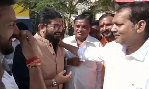 उदयनराजेंच्या धक्कातंत्राची साताऱ्यात चर्चा, सातारा जिल्हा बँक निवडणूकीत ११ उमेदवार बिनविरोध उदयनराजेंच्या धक्कातंत्राची साताऱ्यात चर्चा, सातारा जिल्हा बँक निवडणूकीत ११ उमेदवार बिनविरोध