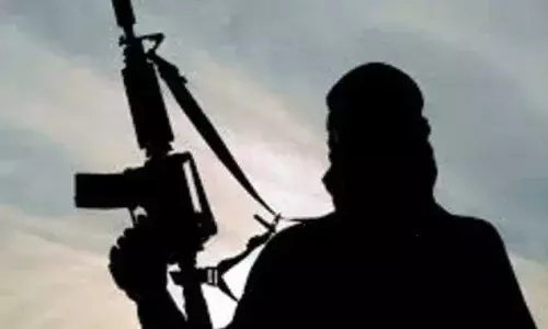 मणिपूर: सेनेच्या तुकडीवर दहशतवाद्यांचा हल्ला 3 जवानांसह 6 लोकांचा मृत्यू मणिपूर: सेनेच्या तुकडीवर दहशतवाद्यांचा हल्ला 3 जवानांसह 6 लोकांचा मृत्यू