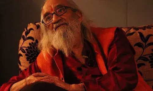 बाबासाहेब पुरंदरे रुग्णालयात दाखल; प्रकृती चिंताजनक