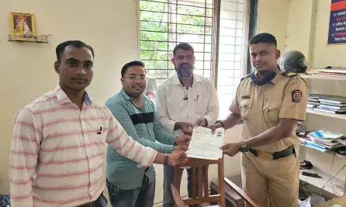 सत्यमेय जयते या संघटनेने अभिनेत्री कंगणा राणावत व टाइम्स नाऊ या चॅनलवर देशद्रोहाचा गुन्हा करून अटकेची मागणी सत्यमेय जयते या संघटनेने अभिनेत्री कंगणा राणावत व टाइम्स नाऊ या चॅनलवर देशद्रोहाचा गुन्हा करून अटकेची मागणी