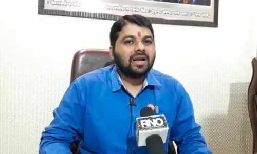 लसीकरण सक्तीचे फतवे काढणं म्हणजे अक्कल दिवाळ खोरीत गेल्याचं लक्षण - रविकांत तुपकर लसीकरण सक्तीचे फतवे काढणं म्हणजे अक्कल दिवाळ खोरीत गेल्याचं लक्षण - रविकांत तुपकर