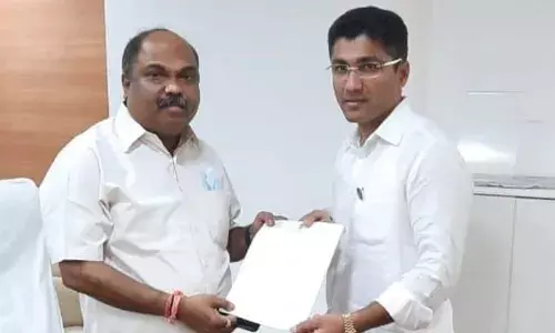 एसटी कर्मचाऱ्यांसाठी आमदार संग्राम जगताप यांनी घेतली परिवहन मंत्री अनिल परब यांची भेट एसटी कर्मचाऱ्यांसाठी आमदार संग्राम जगताप यांनी घेतली परिवहन मंत्री अनिल परब यांची भेट