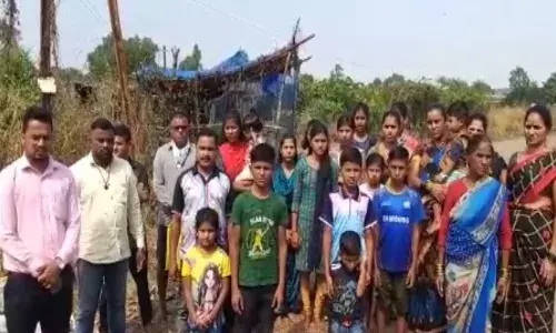 Max Maharashtra Impact : वाळीत टाकलेल्या कुटुंबांना न्याय, पोलिसांनी दखल घेऊन मिटवला वाद Max Maharashtra Impact : वाळीत टाकलेल्या कुटुंबांना न्याय, पोलिसांनी दखल घेऊन मिटवला वाद