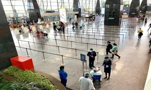 Omicron बाधित रुग्ण निगेटिव्ह रिपोर्ट मिळवून भारत सोडून गेला, चौकशी सुरू Omicron बाधित रुग्ण निगेटिव्ह रिपोर्ट मिळवून भारत सोडून गेला, चौकशी सुरू