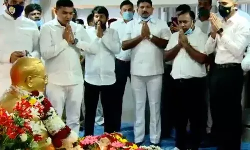 समीर वानखेडे यांच्याविरोधात चैत्यभूमीवर घोषणाबाजी का झाली? समीर वानखेडे यांच्याविरोधात चैत्यभूमीवर घोषणाबाजी का झाली?