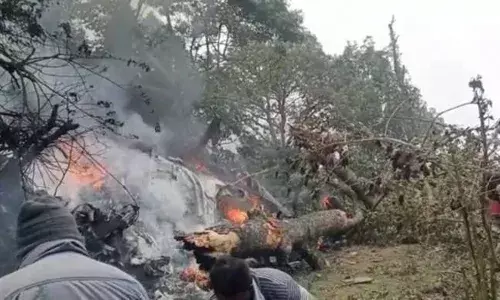 मोठी बातमी : जनरल बिपीन रावत प्रवास करत असलेल्या हेलिकॉप्टरला तामिळनाडूमध्ये अपघात मोठी बातमी : जनरल बिपीन रावत प्रवास करत असलेल्या हेलिकॉप्टरला तामिळनाडूमध्ये अपघात