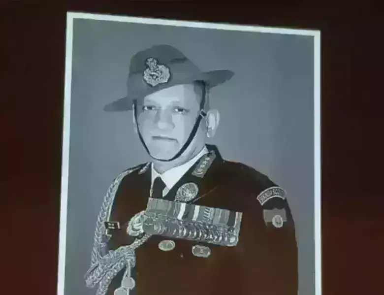 सीडीएस जनरल बिपीन रावत यांच्यावर उद्या अंत्यसंस्कार; आज दिल्लीत दाखल होणार पार्थिव सीडीएस जनरल बिपीन रावत यांच्यावर उद्या अंत्यसंस्कार; आज दिल्लीत दाखल होणार पार्थिव