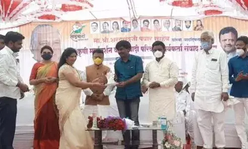 आचारसंहिता धाब्यावर बसवत बुलडाण्यात राष्ट्रवादीचा कार्यकर्ता मेळावा