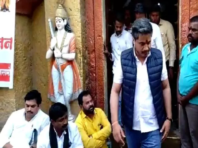 राम शिंदे-रोहित पवार यांचे संत गोदड महाराज मंदिरासमोरच डाव-प्रतिडाव