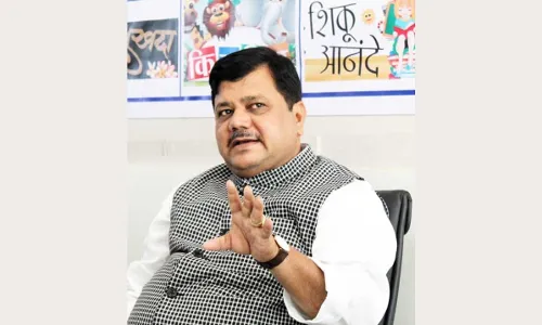 आपण मजुर आहात का? सहकार विभागाची प्रविण दरेकर यांना नोटीस आपण मजुर आहात का? सहकार विभागाची प्रविण दरेकर यांना नोटीस