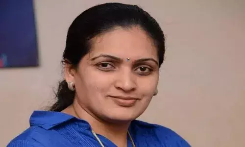 शरद पवार या वटवृक्षाच्या सावलीत स्थिरावणार - रुपाली ठोंबरे शरद पवार या वटवृक्षाच्या सावलीत स्थिरावणार - रुपाली ठोंबरे