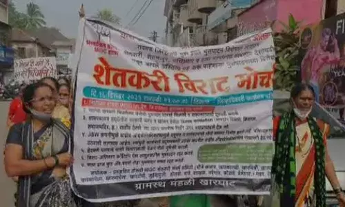 रायगड जिल्हयाची भाताचे कोठार ही ओळखच पुसून टाकण्याच्या दिशेने व इथला शेतकरी वर्गच संपवण्याच्या दिशेने सरकारची पावले: शेतकरी आक्रमक रायगड जिल्हयाची भाताचे कोठार ही ओळखच पुसून टाकण्याच्या दिशेने व इथला शेतकरी वर्गच संपवण्याच्या दिशेने सरकारची पावले: शेतकरी आक्रमक