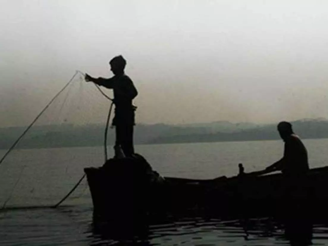 गुजरातमध्ये पाकिस्तानी मासेमारी बोटीतून तब्बल ४०० कोटी रुपयांचे हेरॉईन जप्त