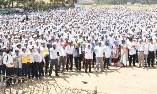 जुन्या पेन्शनच्या मागणीसाठी विधानभवनावर शासकीय कर्मचाऱ्यांचे पायी पेन्शन मार्च आंदोलन जुन्या पेन्शनच्या मागणीसाठी विधानभवनावर शासकीय कर्मचाऱ्यांचे पायी पेन्शन मार्च आंदोलन