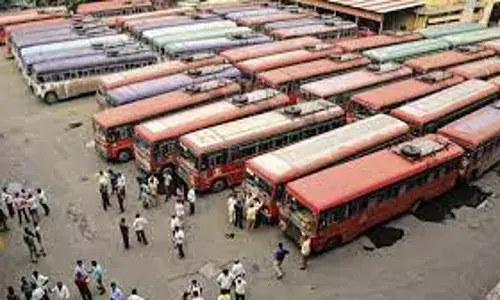 ST Bus Worker Strike : अनिल परबांची शिष्टाई फेल.. नेत्यांची माघार, कर्मचारी संपावर ठाम ST Bus Worker Strike : अनिल परबांची शिष्टाई फेल.. नेत्यांची माघार, कर्मचारी संपावर ठाम