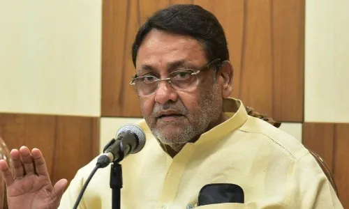 भाजप आमदाराचा १ हजार कोटींचा घोटाळा, नवाब मलिक यांचा गंभीर आरोप भाजप आमदाराचा १ हजार कोटींचा घोटाळा, नवाब मलिक यांचा गंभीर आरोप