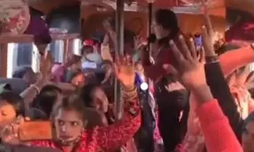 मोदींच्या सभेला आलेल्या महिला का संतापल्या? मोदींच्या सभेला आलेल्या महिला का संतापल्या?